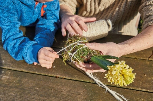 Buchcover und Innenansicht für das Buch: NaturWERKSTATT Family