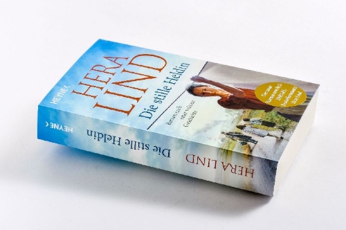 Buchcover und Innenansicht für das Buch: Die stille Heldin