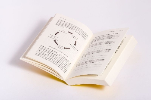 Buchcover und Innenansicht für das Buch: The intuitive eating workbook