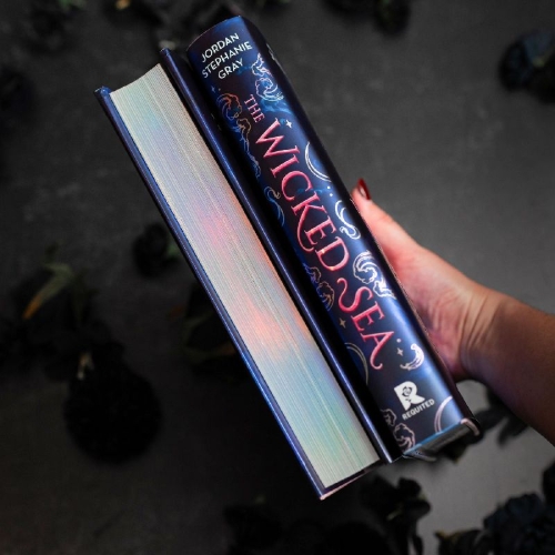 Buchcover und Innenansicht für das Buch: The Wicked Sea (Deluxe Limited Edition)