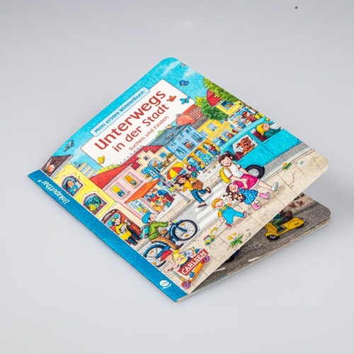 Buchcover und Innenansicht für das Buch: Unkaputtbar: Mein erstes Wimmelbuch: Unterwegs in der Stadt