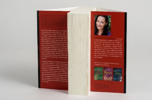 Buchcover und Innenansicht für das Buch: From Blood and Ash