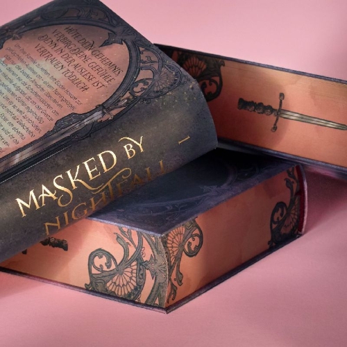 Buchcover und Innenansicht für das Buch: Masked by Nightfall