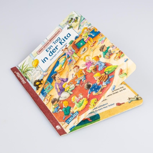 Buchcover und Innenansicht für das Buch: Unkaputtbar: Mein erstes Wimmelbuch: Ein Tag in der Kita