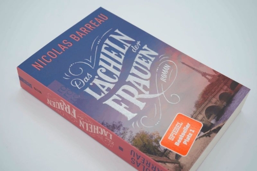 Buchcover und Innenansicht für das Buch: Das Lächeln der Frauen