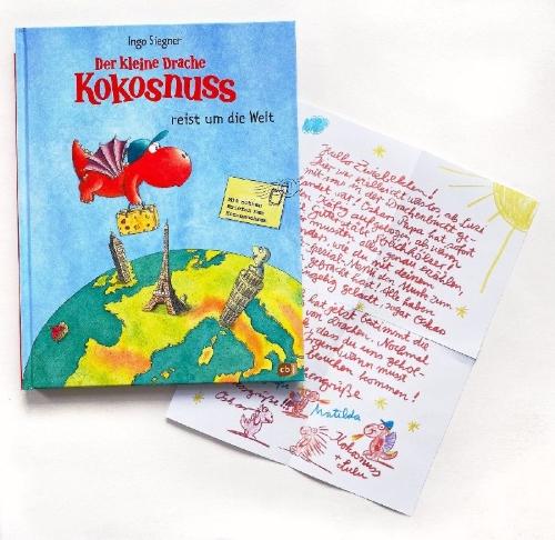 Buchcover und Innenansicht für das Buch: Der kleine Drache Kokosnuss reist um die Welt