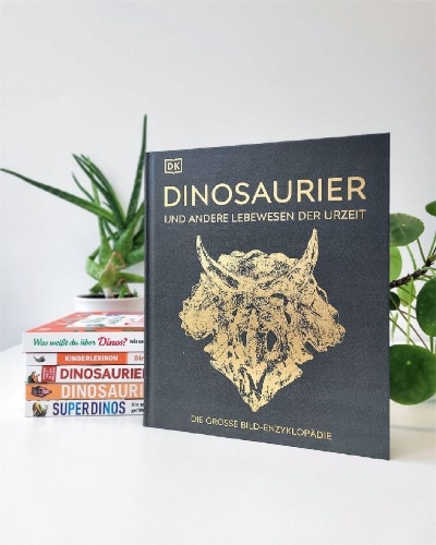Buchcover und Innenansicht für das Buch: Dinosaurier und andere Lebewesen der Urzeit