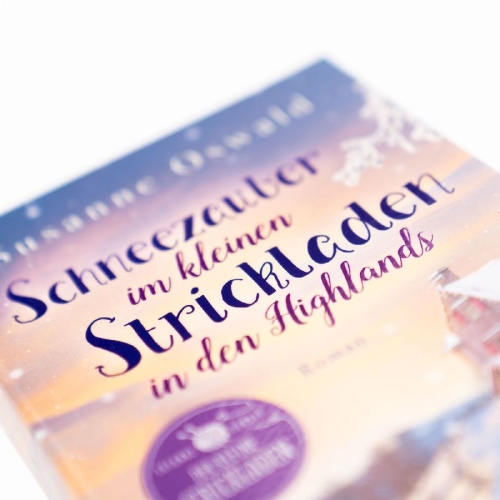 Buchcover und Innenansicht für das Buch: Schneezauber im kleinen Strickladen in den Highlands