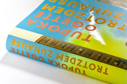 Buchcover und Innenansicht für das Buch: Trotzdem zuhause