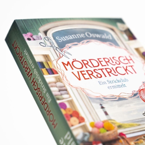 Buchcover und Innenansicht für das Buch: Mörderisch verstrickt - Ein Strickclub ermittelt
