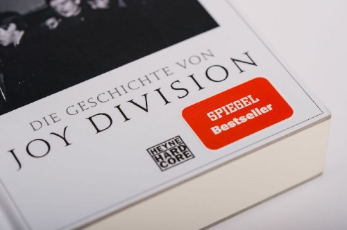 Buchcover und Innenansicht für das Buch: The Searing Light, the Sun and Everything Else: Joy Division