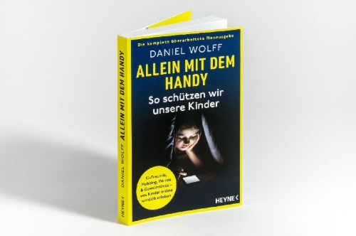 Buchcover und Innenansicht für das Buch: Allein mit dem Handy: So schützen wir unsere Kinder