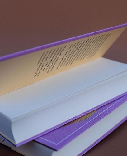 Buchcover und Innenansicht für das Buch: The Editor's Wife