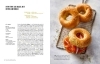 Buchcover und Innenansicht für das Buch: Airfryer-Blitzrezepte Backen