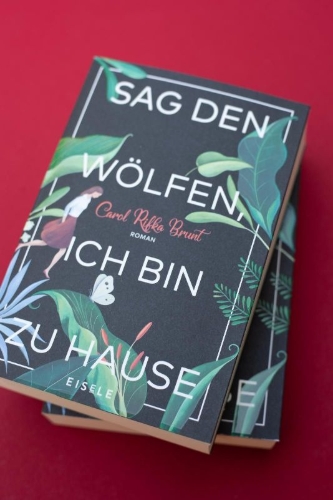 Buchcover und Innenansicht für das Buch: Tell the wolves I'm home