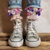 Buchcover und Innenansicht für das Buch: Let's Stitch Flowers by @fredi_boldt