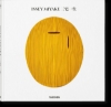 Buchcover und Innenansicht für das Buch: Issey Miyake