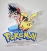 Buchcover und Innenansicht für das Buch: Pokémon - Die großen Abenteuer: Feuerrot und Blattgrün 01 (inklusive limitierter Acryl-Figur)