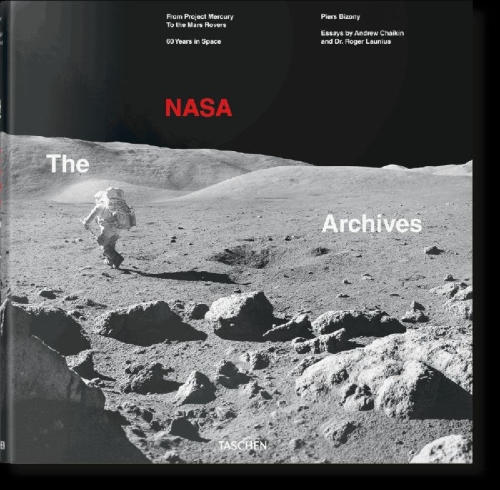 Buchcover und Innenansicht für das Buch: The NASA Archives. 60 Years in Space