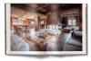 Buchcover und Innenansicht für das Buch: Living in Style Mountain Chalets (DE)