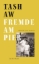 Buchcover und Innenansicht für das Buch: Strangers on a Pier. Portrait of a Family